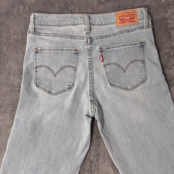 Levi’s Women’s Light Wash Skinny Jeans W28 L30 (act. 27x29.25) - Picture 9 of 10